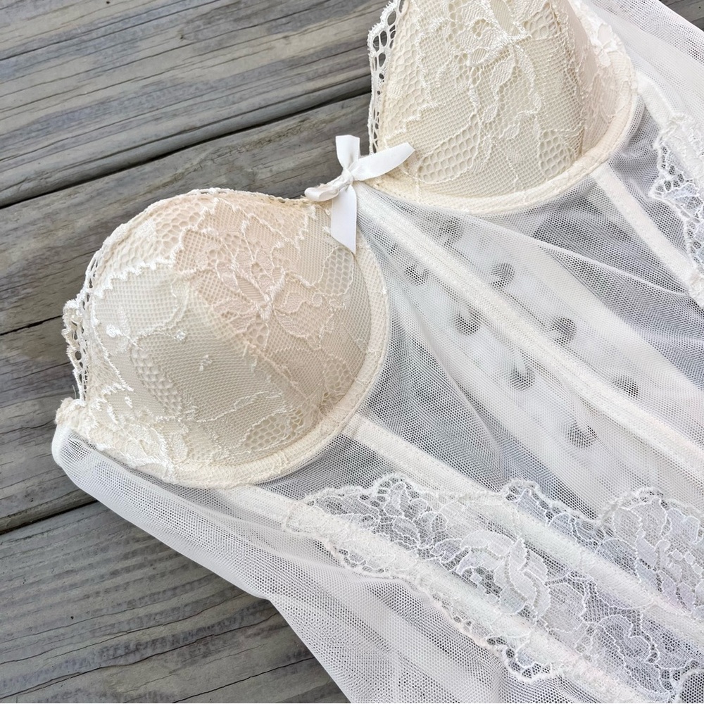 Victoria’s Secret Lace Corset Y2K Off White Cream Size 36B Flaw